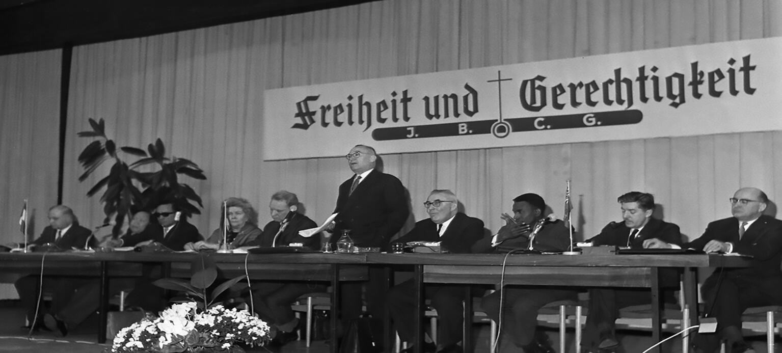 Jahreskonferenz des Internationalen Bundes Christlicher Gewerkschaften. Das Bild zeigt das Präsidium während der Begrüßungsworte des französischen Präsidenten des Bundes Moris Bouladoux