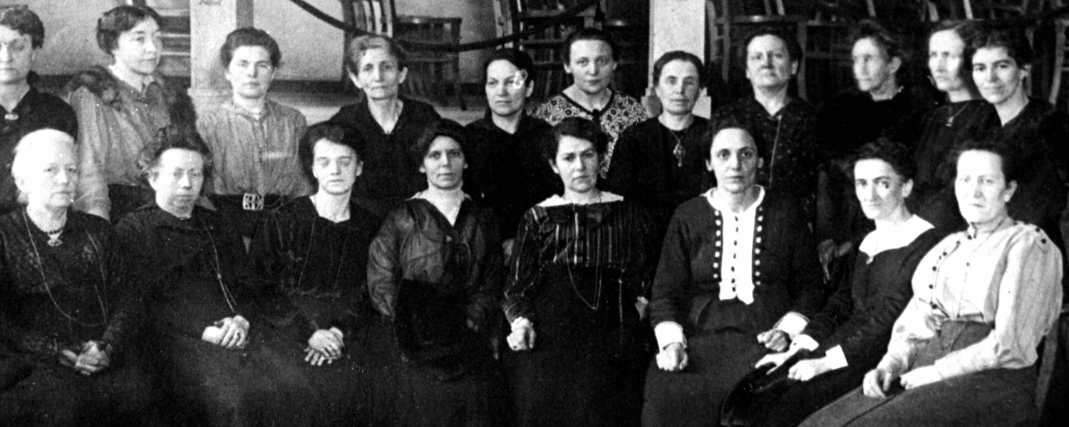 Gruppenfoto der Mehrheits-Sozialdemokratinnen in der Weimarer Nationalversammlung